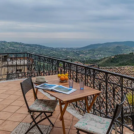 Mary's Apartment Laureana Cilento
